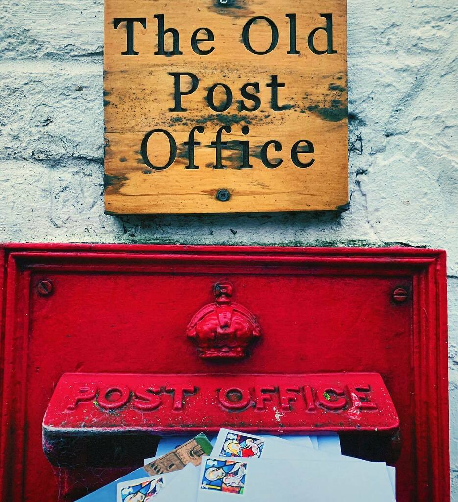 FoundLove_Blog's tweet image. Sending festive wishes from our little corner in North Wales. 💌 Now we are cozied up in front of the fire, having grilled cheese sandwiches and watching Home Alone.  Happy Sunday everyone! instagr.am/p/CIvogyVhXPT/