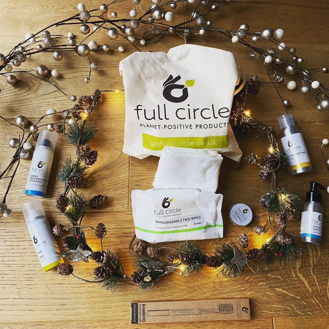 _gofullcircle's tweet photo. Treat the festival lover in your family to the perfect gift this Christmas, an eco friendly festival kit which contains everything they need to stay clean from the comfort of their tent.
Order now for delivery before Christmas 🎄 

https://t.co/sP2NPP50X7 https://t.co/8akoZI4l2X