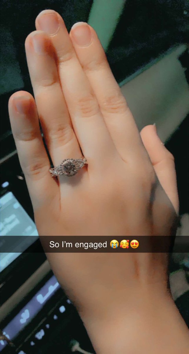SportsQueen_5's tweet photo. So, my fairytale dreams came true last night and the girl of my dreams proposed in front of the Christmas lights 😭🥰 https://t.co/2UcMkgoR7C