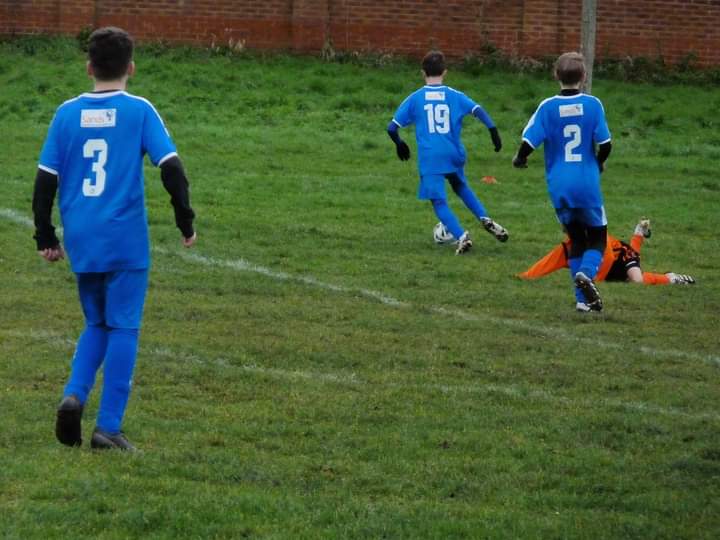HamptonRobins's tweet photo. Hard fought win for the Robins this morning against a spirited and hardworking @Levy_Sports_FC.

Well done to every player for contributing to an entertaining match.

@PDJALUK
@HerewardSport @cts_bathrooms 

#GoRobins https://t.co/HGEVxXYAXD