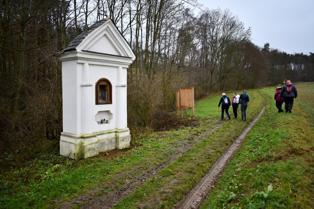 moravskyturista's tweet photo. Tož byli jsme trochu provětrat hlavy... / Z blátivého putování krajem smírčích křížů https://t.co/R3JBVgo7d4 #cholina #senice #vetrani #litovel #turistika #vylet https://t.co/IquDzrGf0P