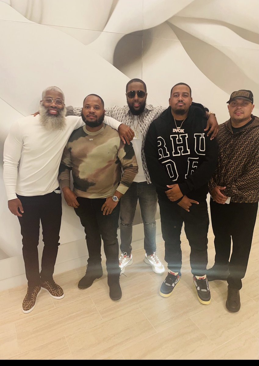 ALI_YOUNGMOULA's tweet photo. My circle small but we tight like brothers 💯 #WayneAve https://t.co/hAbbilUJVD