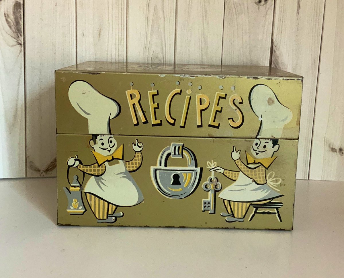 LadybugsTwo's tweet image. Retro Metal Recipe Box, Chefs, Ohio Art, Gold, Recipe Holder, Vintage Kitchen Decor, Boho Chic, 1970s #etsy #housewarming #gold #valentinesday #white #mcm #retrokitchendecor #goldrecipebox #chefrecipebox #ohioartbox etsy.me/3mnpjdL