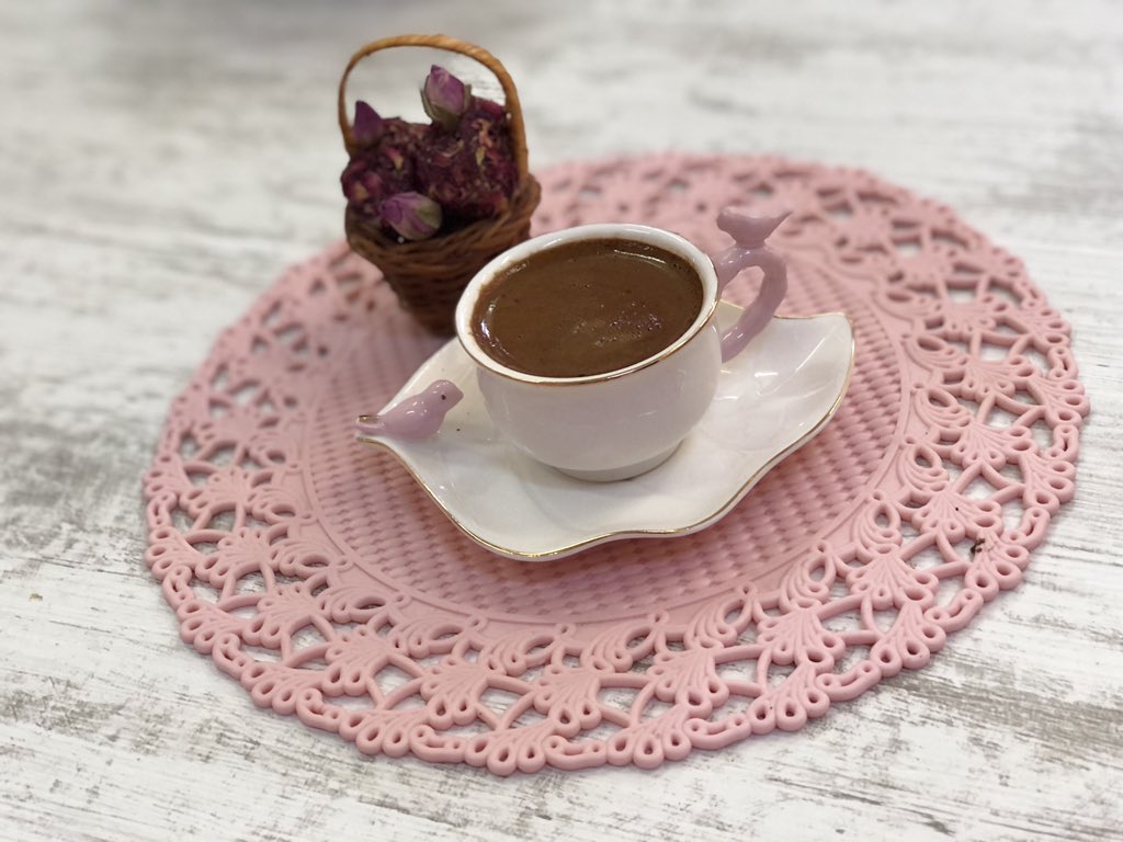 القهوة غيورة جداً...

اذا شعرت أن صاحبها أدار ظهره عنها، فارت..

لذا تستحق التأنيث بجدارة...😇

#مساء_الخير