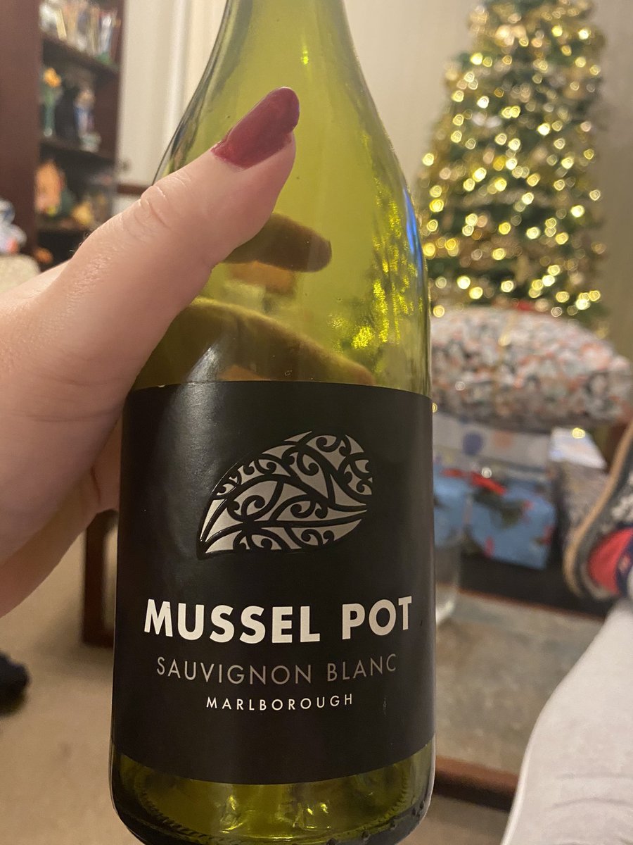 Sareyware's tweet photo. By no means wine experts, but heavily recommending #MusselPot to anyone that like NZ Sauv’s! https://t.co/ymT0OImp3A