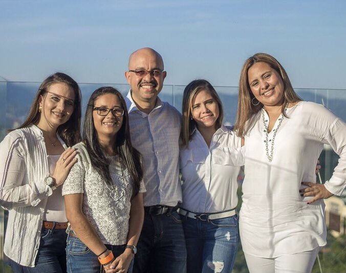 Chelita4ever's tweet photo. #10KThankYous #CNXC ⁦@Concentrix⁩ THE FAMILY WE CHOOSE! Thank you Nestor for your guidance as an outstanding leader, and for a genuine friendship. All the way from Honduras to Dominican Republic https://t.co/do4TQJa6Yd