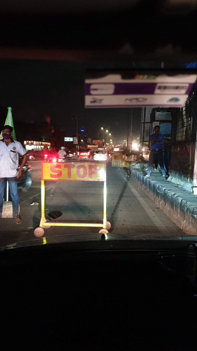 anshurrohit's tweet photo. @RoadsOfMumbai .. just faced this issue.. not letting me pass for 15 mins. I have recharged fastag . Please help https://t.co/e2DP7w2lMj