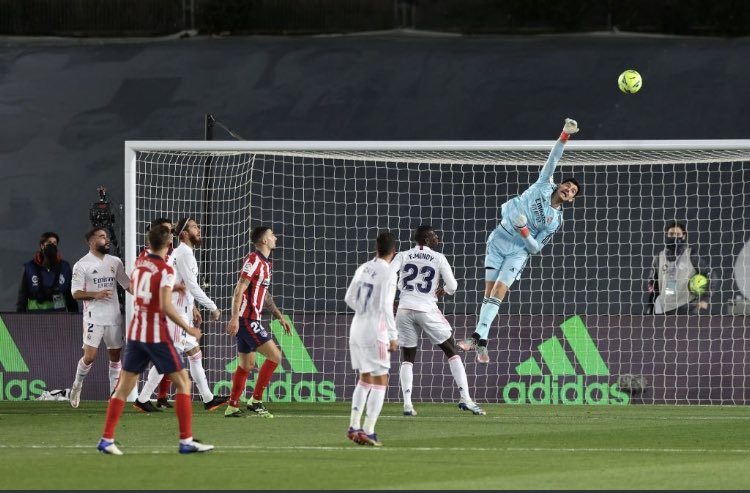 Onzefennec's tweet image. #threadfoot⚽️: bonjour à tous voici le tous nouveau épisode du thread 📈 qui parlera sur la semaine incroyable du Réal Madrid et comment zidane a sauver sa peau c’est parti parti.