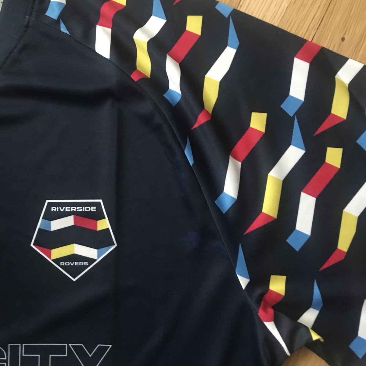 mplscitysc's tweet photo. GIVEAWAY 

Day 8: This Riverside Rovers @MplsCityFutures kit by @info_stimulus designed by @KonceptKitz 

1⃣ Give this a retweet
2⃣ Why note follow @MplsCityFutures 
3⃣ Win?! https://t.co/IiPoqmefrG
