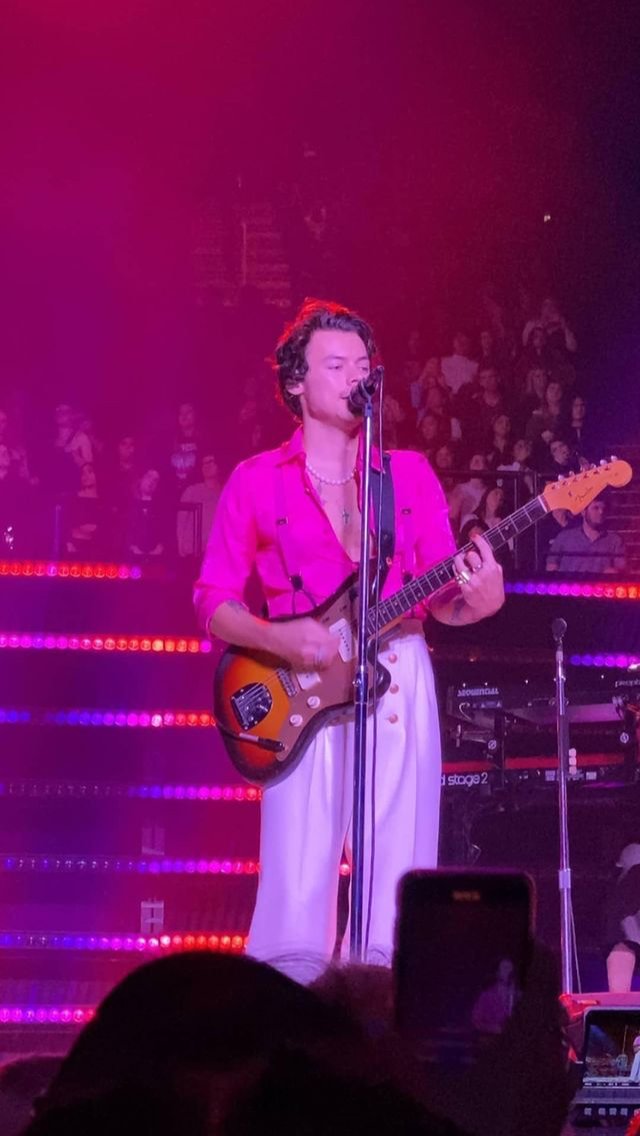 Prince_larrie's tweet photo. #HarryStyles 
#fineline 
✨🍉He’s just so precious and wholesome🥺 ✨🍒 https://t.co/Y9EmpV5hIu