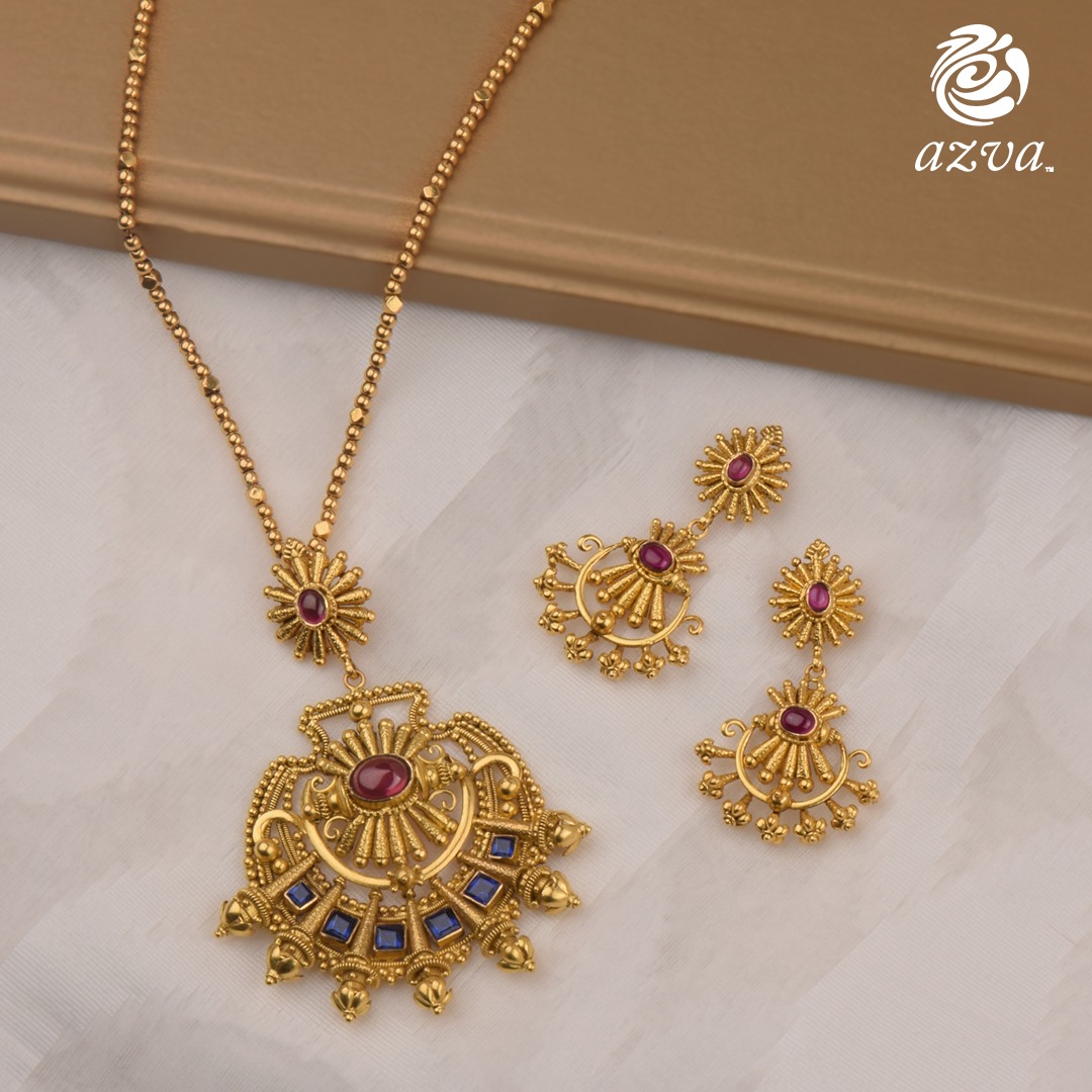 azva7vows's tweet photo. A confluence of traditional design and modern techniques with the hints of red rubies make this pendant set a must have. #azvavows #bridaljewellery #jewellerydesign https://t.co/2dhvCt4HCF