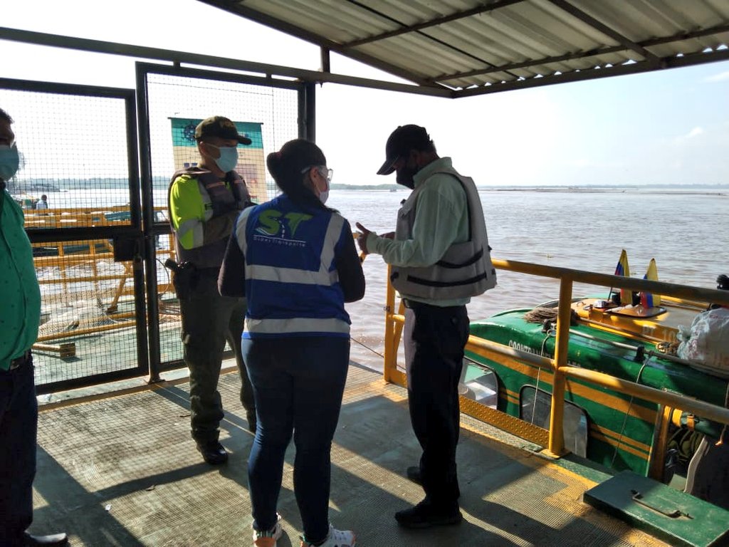 Supertransporte's tweet photo. El transporte fluvial es un modo clave para el desarrollo y la movilidad, por esta razón el Sector Transporte acompaña desde #Barrancabermeja a los empresario y usuarios en el #PlanNavidadDeMovilidad para que puedan operar y viajar con los protocolos de bioseguridad. https://t.co/CtcsJ3AAsx