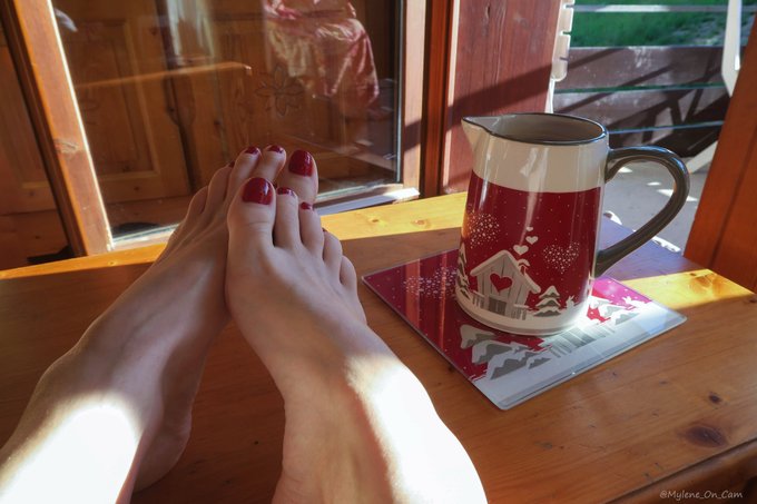 #redtoenails #feetpictures❤️ https://t.co/kg4DDR7hq6<a href="/tag/redtoenails"class="tags">#redtoenails</a><a href="/tag/feetpictures"class="tags">#feetpictures</a>