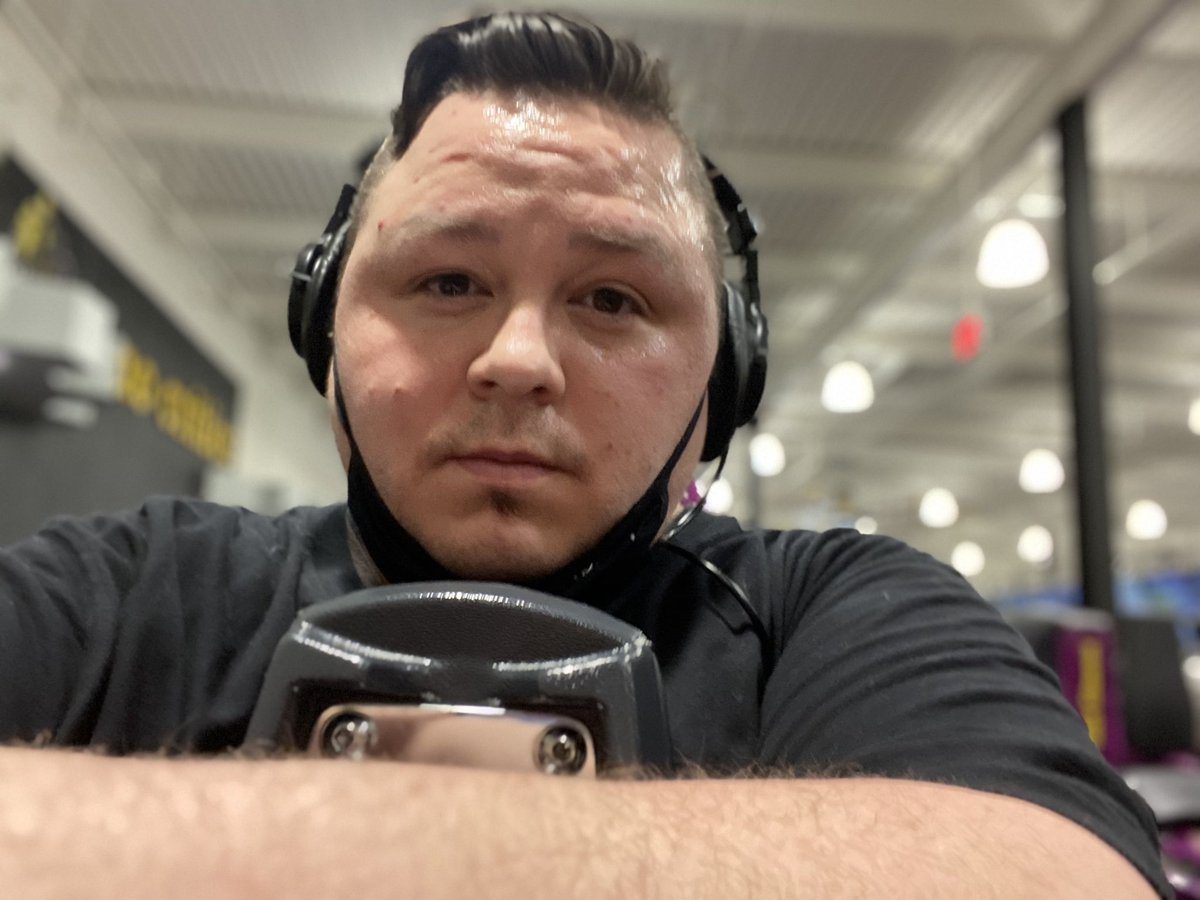 OnAirCartman's tweet photo. #AccountabilityUpdate: It’s Sunday, but no day of rest for me. Getting back into my regimen. #PuttingInTheWork at the #gym today. Added weight and reps to my workout. Feeling good. #SweatOutTheWeakness https://t.co/dTFtvlDgah