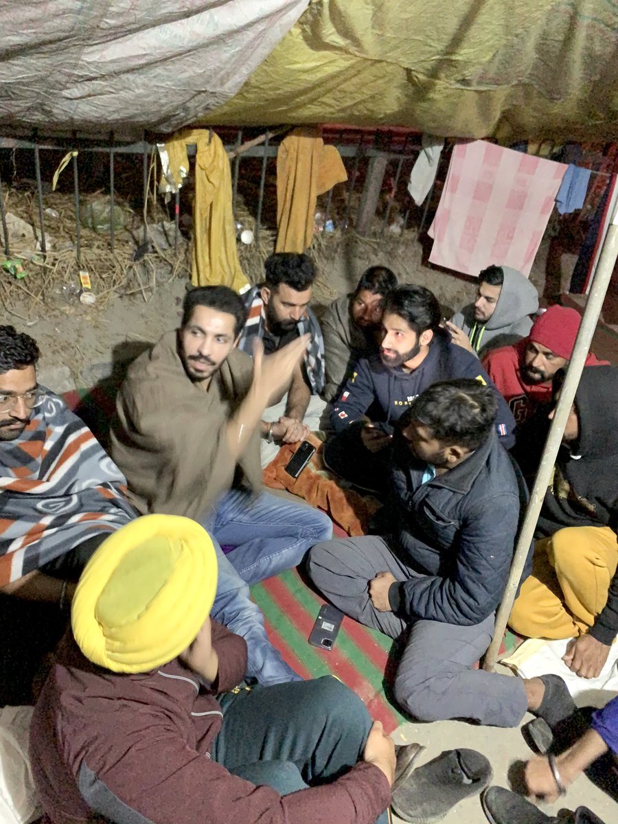 DijotToor's tweet photo. @DeepSid05481814 bai da ve bhut vadda hath ah ess protest vich #KissanEktaJindabad https://t.co/XF3sGGjTXL