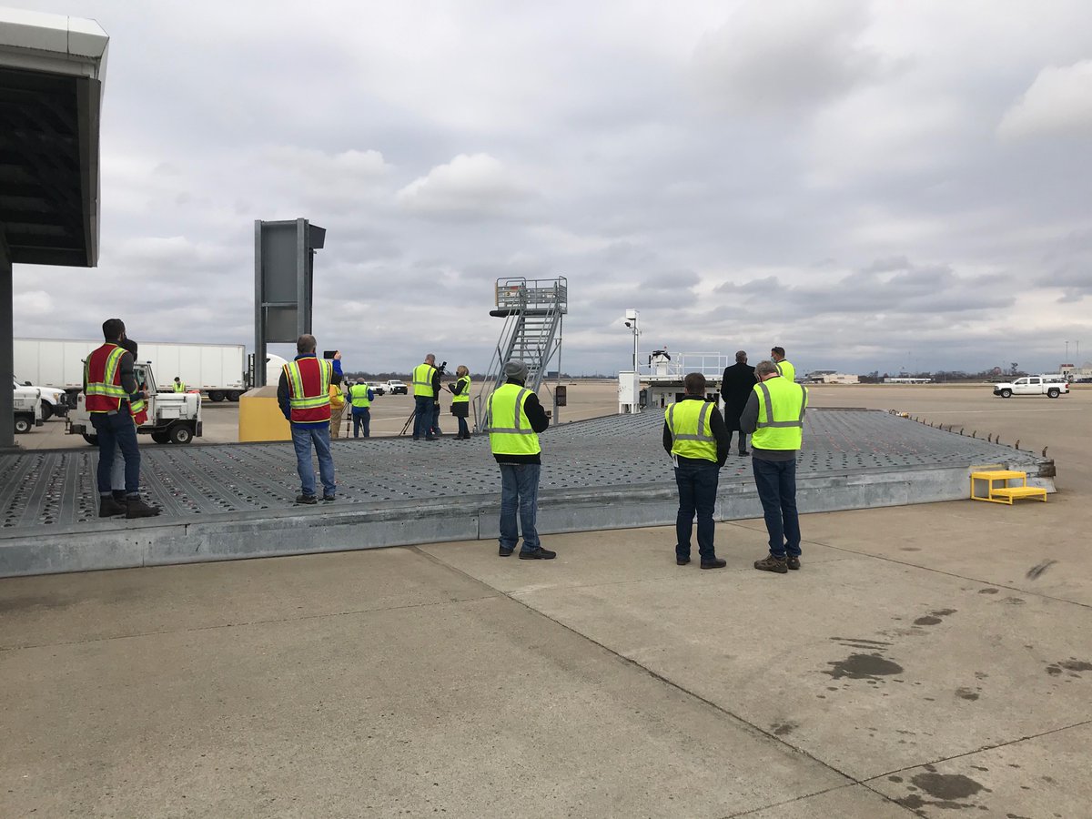 Plane with coronavirus vaccines landing any minute in Louisville. You think they’re ready out here at the UPS Worldport? (btw follow  @MClevenger_CJ for photos later that are actually, like, good)