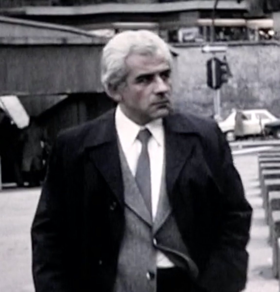 Semiotist1's tweet photo. Hommage à Berke Vardar (1934-1989), initiateur de la linguistique moderne en Turquie, membre de la Société Internationale de la Linguistique Fonctionnelle et auteur de plusieurs ouvrages scientifiques. @nedret_oztokat @iufransizdili #linguistique #BerkeVardar https://t.co/6upUTA3wL0