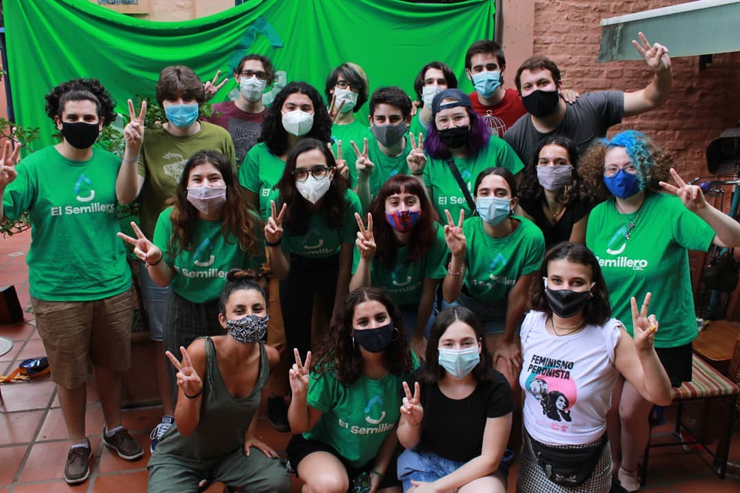 SemilleroCBC's tweet photo. 🌱 › 𝗣𝗟𝗘𝗡𝗔𝗥𝗜𝗢 𝗗𝗘 𝗖𝗜𝗘𝗥𝗥𝗘 𝗗𝗘 𝗔Ñ𝗢

Después de vernos durante meses las caras de manera virtual, en el día de ayer por primera vez nos reunimos presencialmente para cerrar este año tan particular. https://t.co/ymiE7ukWiW
