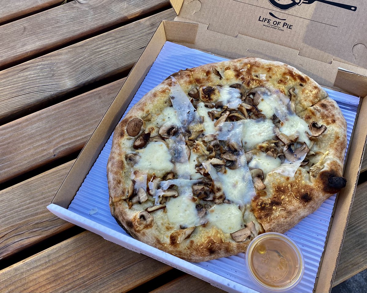susan_advocate's tweet photo. My advocacy work, continued learning, and long walks always important, now more than ever. Sat afternoon 🏃🏼♀️7mi, food to go and open space to enjoy #Grateful #WalkableCommunity #wellness #SupportLocal #PortlandOR #StaySafe #WearAMask Shout out to @LifeofPiePizza @FiftyLicks https://t.co/LaTPmhihLP