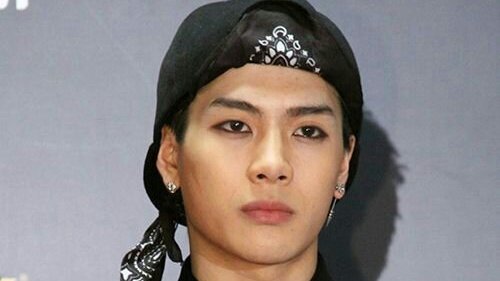 THE I-WORK-COUNTER-IN-A-JEWELRY-SHOP-BUT-SCREAM-AT-WORKERS-IN-OTHER-SHOPS-60-YEAR-OLD-LADY LINER