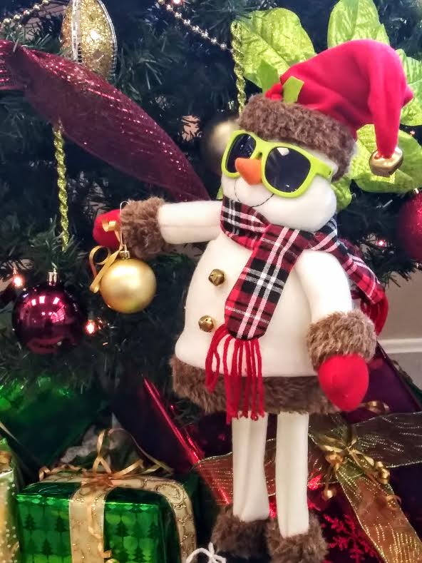 AmerSunglass's tweet photo. Visit us at 263 Main St. Falmouth, MA for Great Holiday Sales!
Also Melts has the store looking very festive 🎄 https://t.co/FQ8uTFM5op