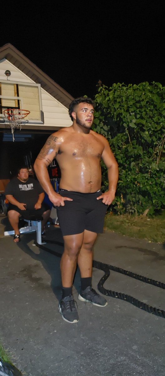 bigdan0022's tweet photo. No bigger dog out there than #55 @BoobieAthlete when he crosses that white line ... But Family 1st!! Home for Holidays then back too work @GridironHusky @Ajustin24
6'2 288 DT/NG
3.5 GPA
350 bench
560DL
525 squat
225x16
4.9-50 40yard
https://t.co/46IWhQ0E9A https://t.co/yYZRM7OGJx