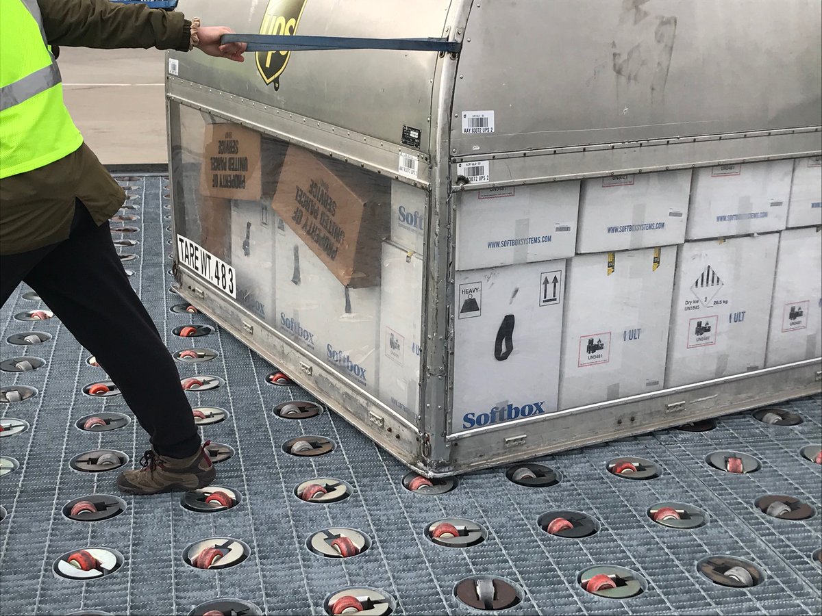 Been told there are four of these containers on the plane, full of vaccines. They’ll be unloaded in Louisville and put in other planes to be sent around the eastern US. They’re being kept at -70 degrees.