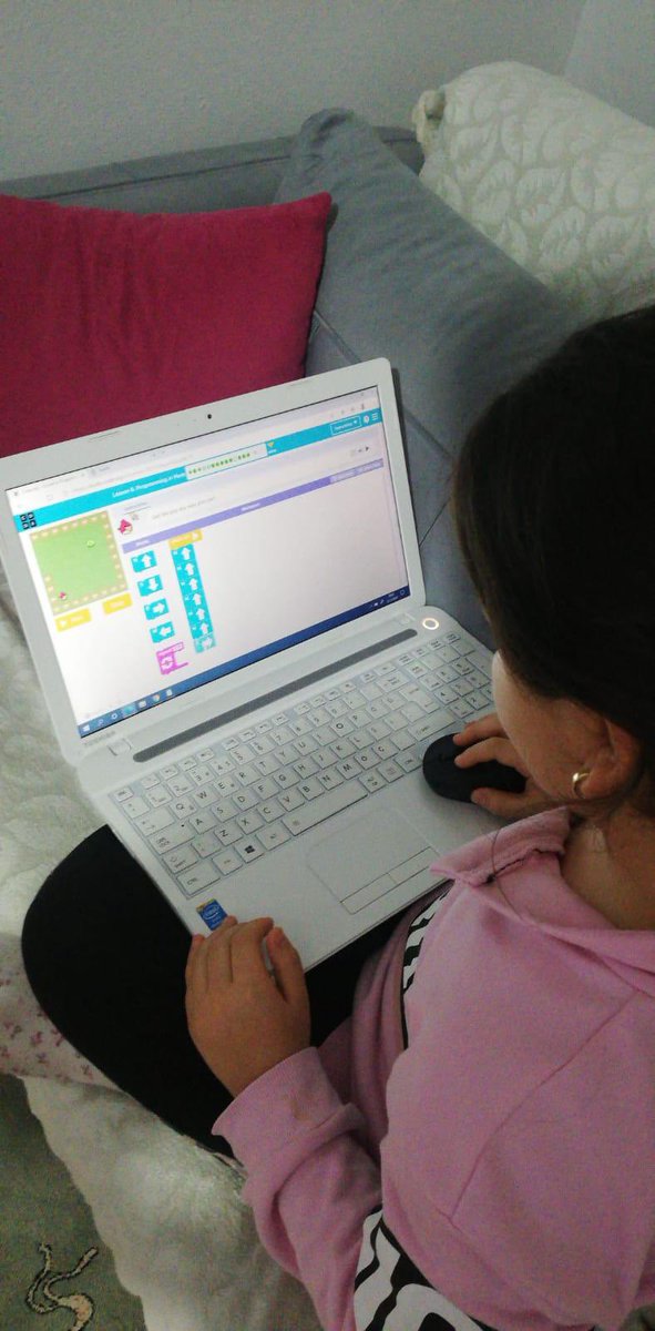 HEyupsultan's tweet image. Öğrencilerimizle kodlama dünyasının kapılarını araladık ✨💪🏻 #harezmiylekodluyoruz #HourOfCode2020 
@timurtugral 
@istanbulilmem 
@alperasimozer 
@EyupsultanMem 
@harezmimodeli