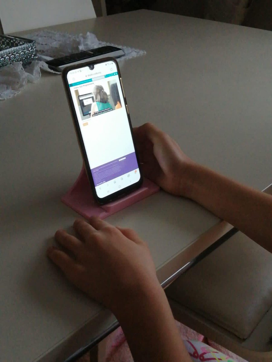 HEyupsultan's tweet image. Öğrencilerimizle kodlama dünyasının kapılarını araladık ✨💪🏻 #harezmiylekodluyoruz #HourOfCode2020 
@timurtugral 
@istanbulilmem 
@alperasimozer 
@EyupsultanMem 
@harezmimodeli