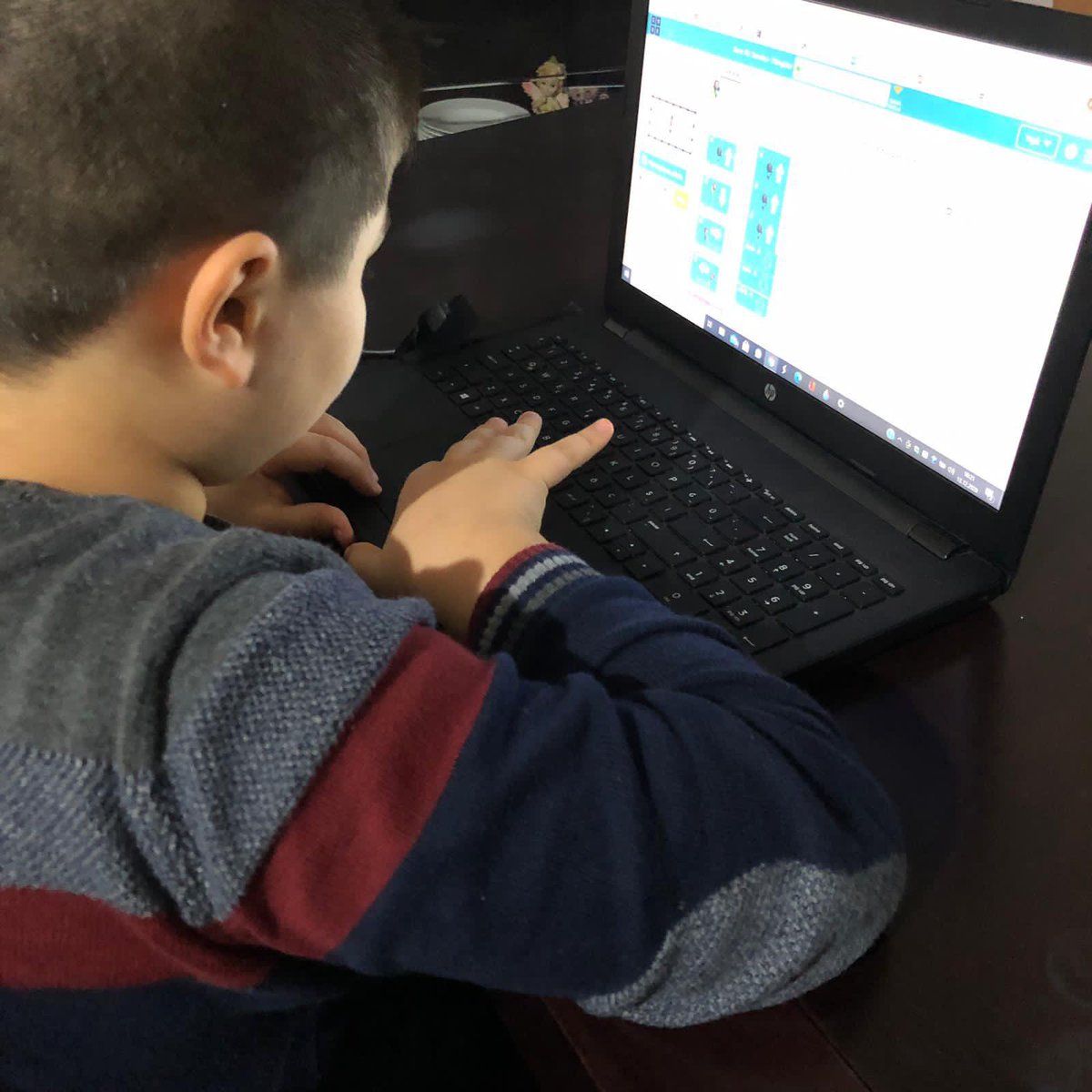 HEyupsultan's tweet image. Öğrencilerimizle kodlama dünyasının kapılarını araladık ✨💪🏻 #harezmiylekodluyoruz #HourOfCode2020 
@timurtugral 
@istanbulilmem 
@alperasimozer 
@EyupsultanMem 
@harezmimodeli