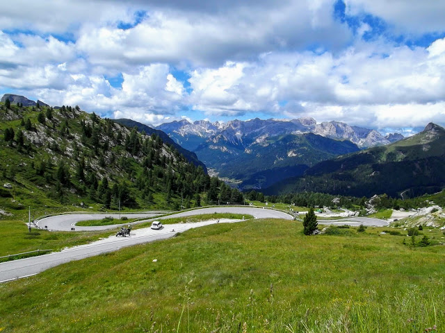 2/ Passo Pordoi con Canazei. https://www.1001puertos.com/2012/10/passo-pordoi-pordoijoch-por-canazei.html