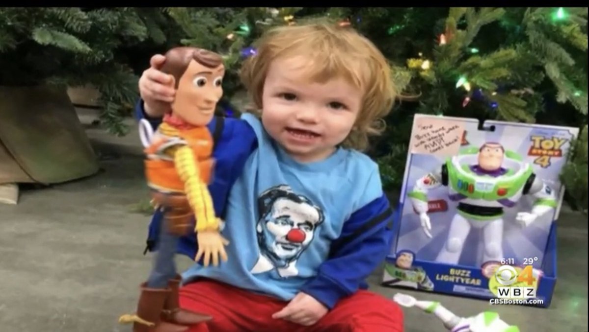 bconsolver's tweet photo. And the coolest parents of the decade award goes to...this kids parents! I’m shocked @nflcommish didn’t shut this story down the minute it aired. @stoolpresidente @barstoolsports https://t.co/1phSBQjIzR