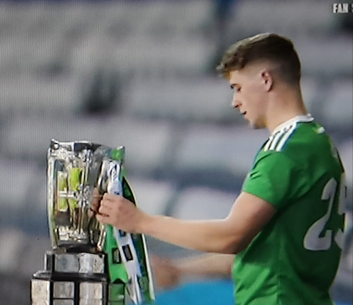 Couldn't be prouder of clubman David Reidy fantastic achievement lifting Liam Mccarthy twice! Fantastic ambassador &amp; clubman #prouddayfortheparish #LimerickGAA @reidymeister
