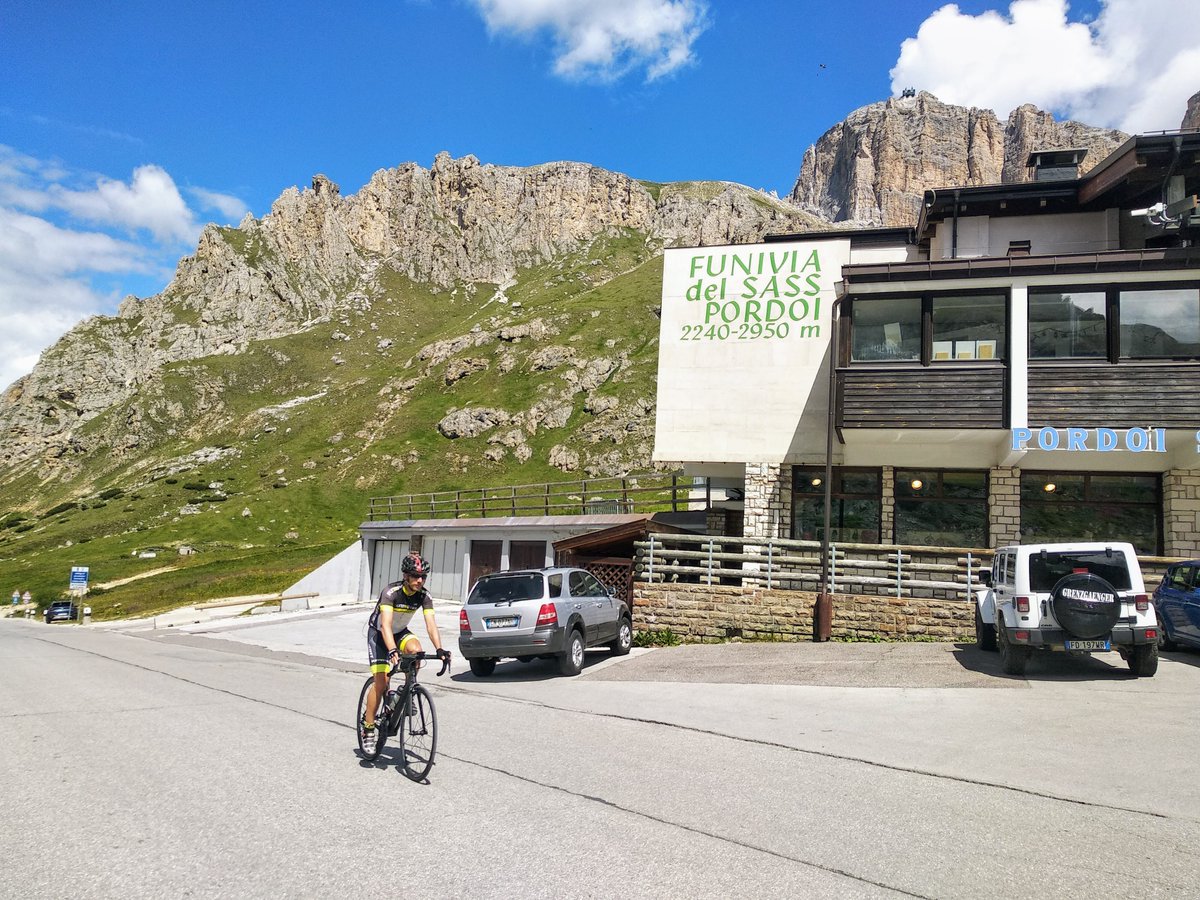 2/ Passo Pordoi con Canazei. https://www.1001puertos.com/2012/10/passo-pordoi-pordoijoch-por-canazei.html
