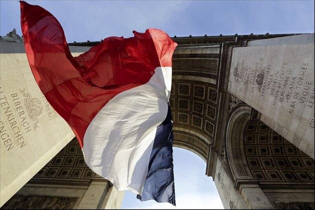 Racines_pdl's tweet photo. 🚨La victoire de la France patriote de demain se construit aujourd’hui. 

👉Chez @RacinesdAvenir_ nous militons pour un dialogue entre conservateurs, patriote, libéraux et souverainistes. 

Alors rejoins-nous pour réaliser cette grande #UnionpourlaFrance 
💙🤍❤️ https://t.co/IkvFo9odqK