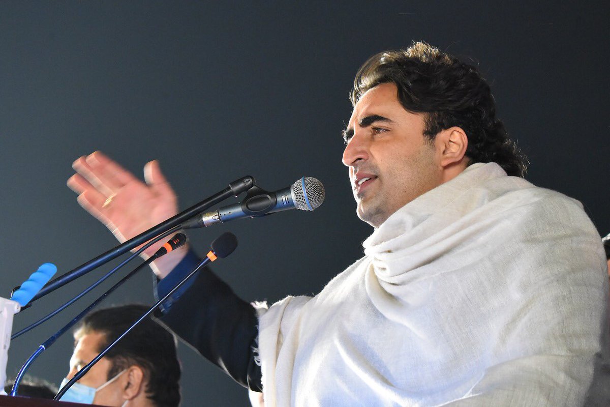 MediaCellPPP's tweet photo. “روشنیوں کے شہر میں آج مایوسی کے اندھیرے ہیں۔ 
مگر غریب، مزدور اور محنت کش بے سہارا نہیں، پاکستان ڈیموکریٹک موومنٹ ان کی آواز بن کر ان کے ساتھ کھڑی ہے۔”
چیئرمین پاکستان پیپلز پارٹی بلاول بھٹو زرداری کا خطاب
@BBhuttoZardari 
#BhuttoDeNaarayWajjanGey 
#PDMjalsaLahore https://t.co/UsIrZK91vz