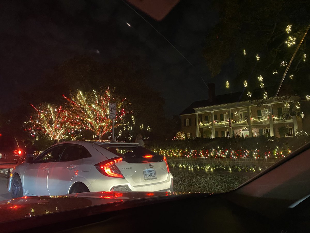 RenferdJoseph's tweet photo. Enjoyed a great evening with family checking out the holiday lights around town. #TisTheSeason #CountDownBegins https://t.co/4rElhjDXnk