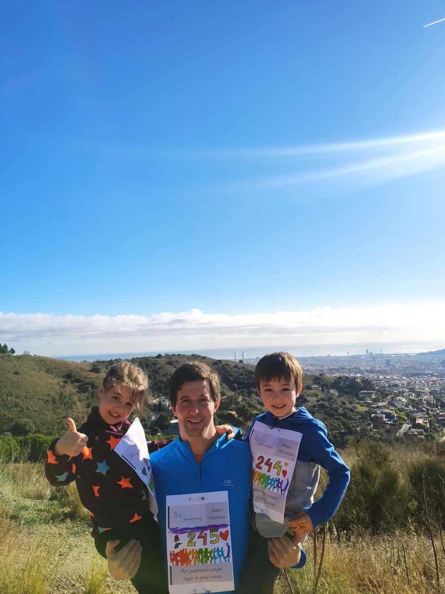 Ale1Oct's tweet photo. Cursa solidària! Avui hem fet km @colemontse perquè #ninguesquedienrere #bitssensefronteres #ninguesquedaenrera https://t.co/IbLrFHorrG