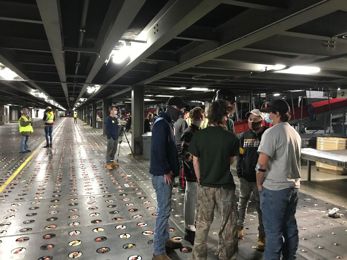 Heroes — dude in the green shirt was unloading coronavirus vaccines AND has a phenomenal mullet. The wheels are on the floor so that it’s easier to drag the air containers from the 757 they flew in on to the conveyor belts. One person can move a 3,000-lb. container I’m told.
