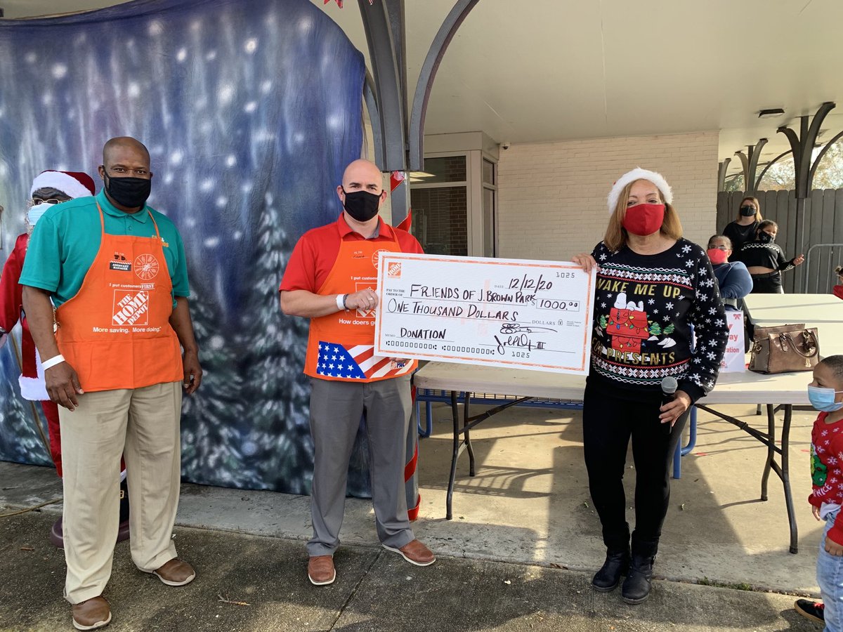 One of the best things we can do is to give back. It was great to be able to support this organization that gives to the youth of New Orleans East. The element of surprise was even better!
⁦<a href="/ChrisDurand_HD/">Chris Durand</a>⁩ ⁦@Katrina_TinNix⁩ ⁦<a href="/Jason41065453/">Jason</a>⁩ ⁦<a href="/JPD311/">JPD3</a>⁩