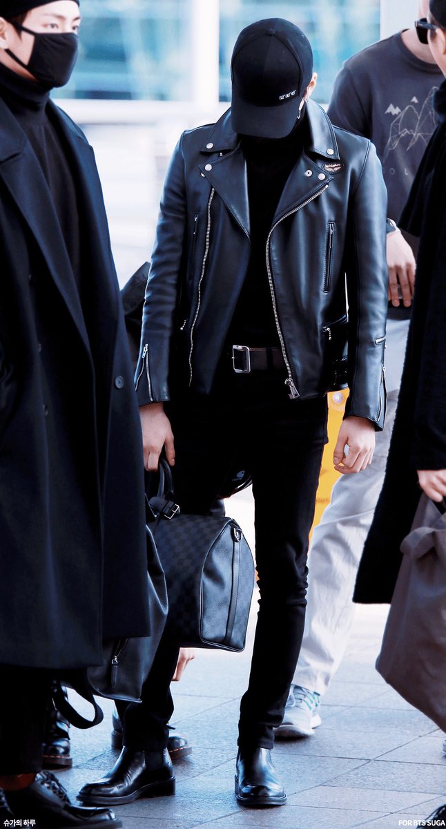 this thread would not be complete without this iconic yoongi look