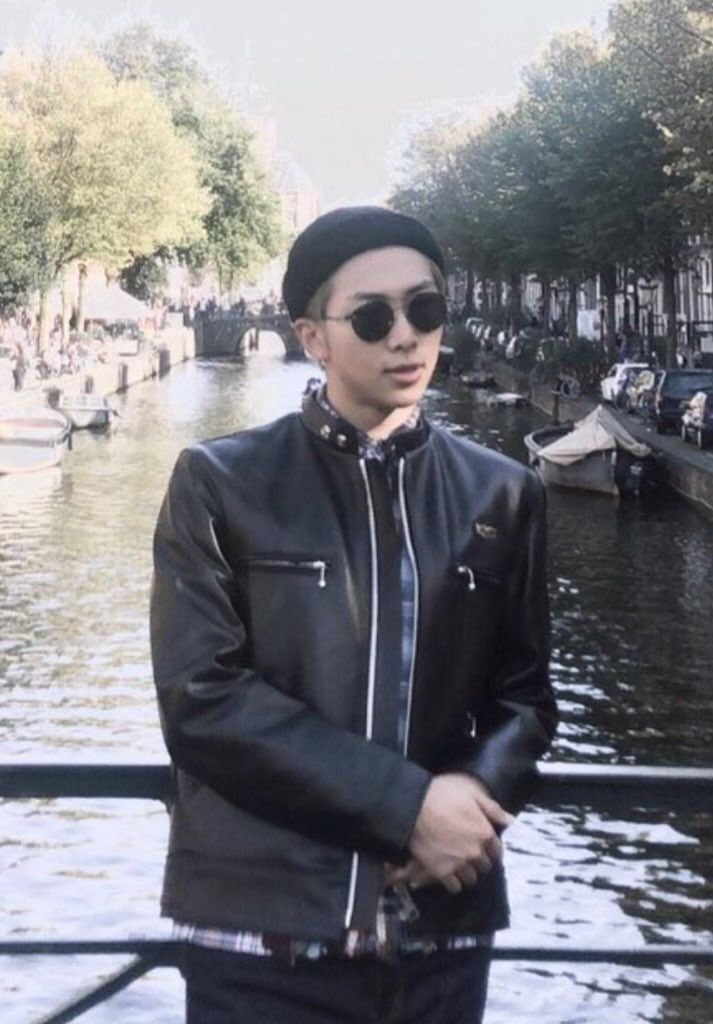 this jacket, the glasses, the beanie *chef’s kiss*