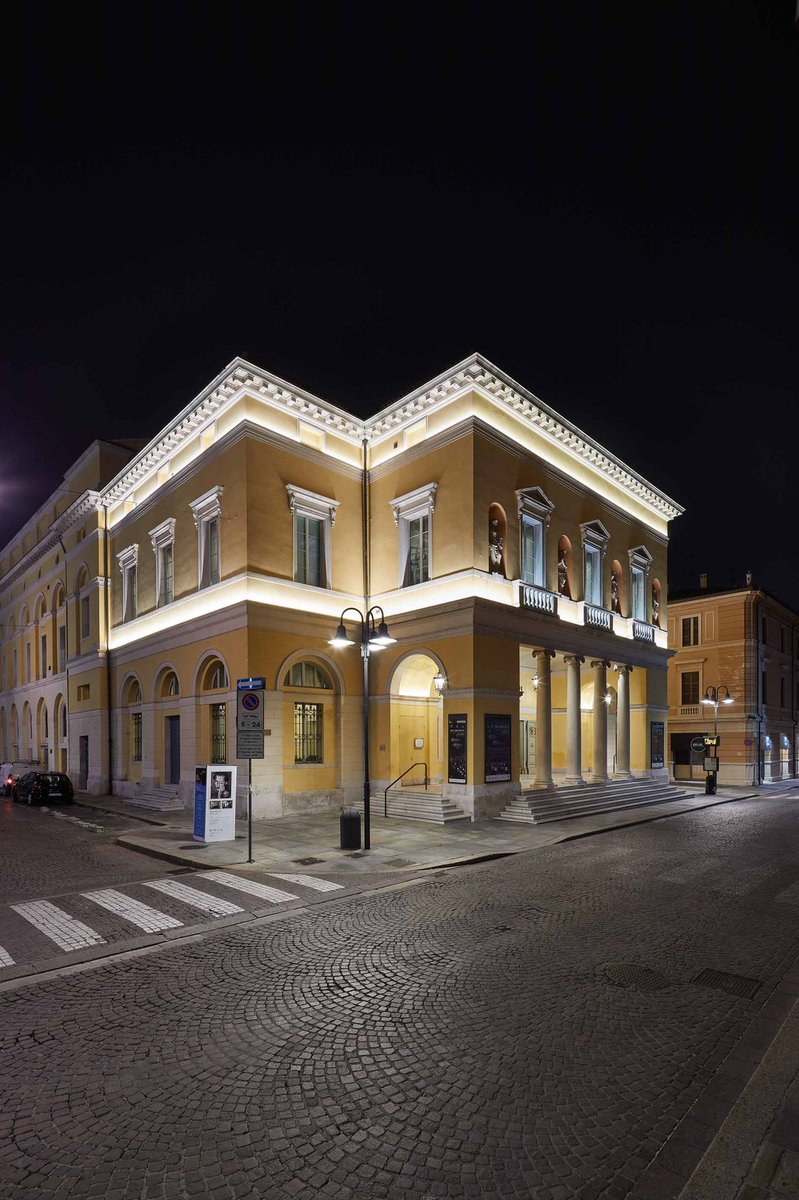 TeatroAlighieri's tweet photo. Il ricordo di Mario Salvagiani illumina il nostro teatro.
All’Avvocato il @ComunediRavenna e il @ravennafestival dedicano una targa nel foyer.
Nel giorno di #SantaLucia inaugura il progetto di illuminazione donato da #Quicklighting: un messaggio di speranza per tutta #Ravenna https://t.co/UyEXj3JSZI