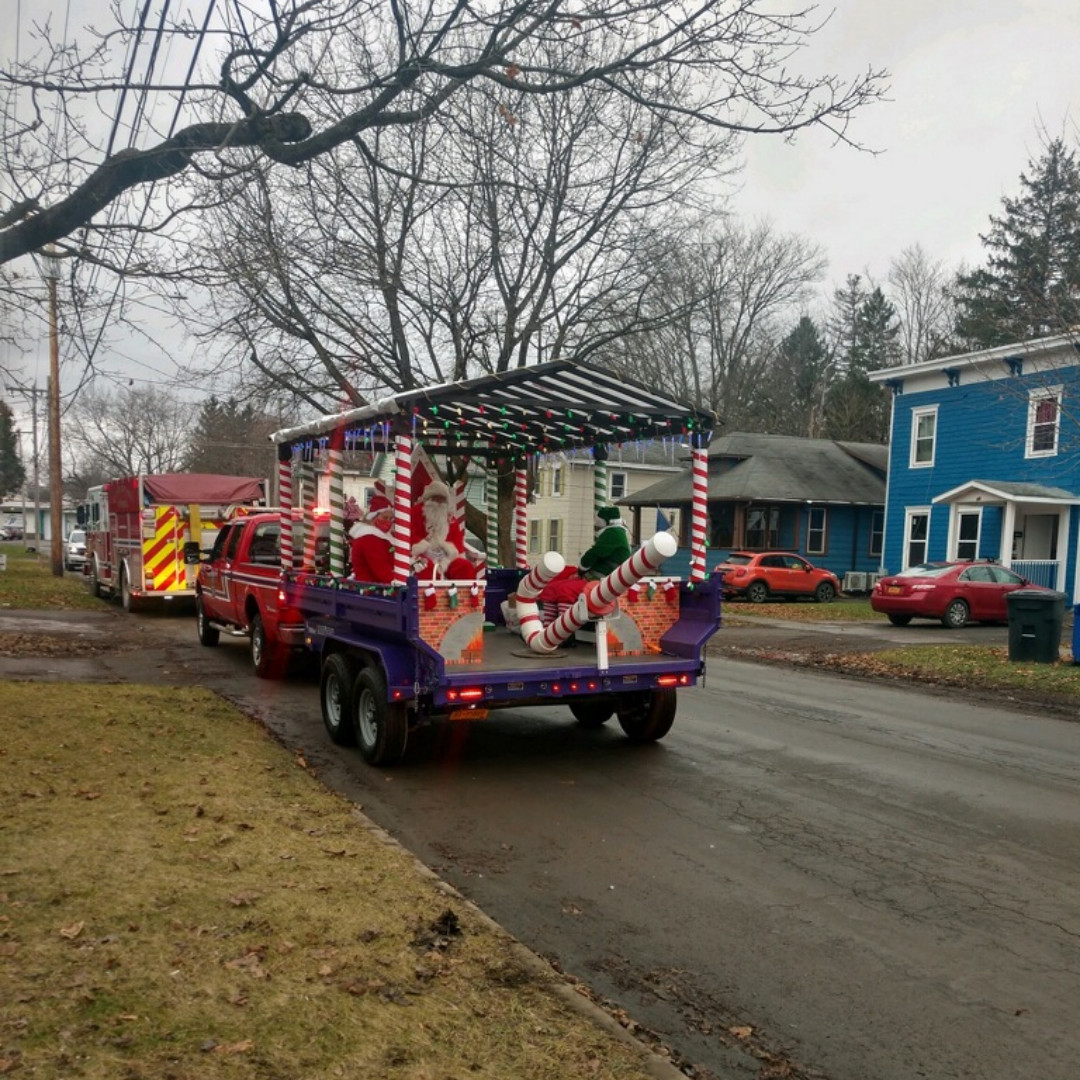 CortlandFire's tweet photo. The  elves were very busy in the workshop making a special candy cane delivery chute for gifts and goodies.  Cortland Fire Dept &amp; all Santa's elves wish you a safe and joyous holiday season. https://t.co/pnEa9uhakt