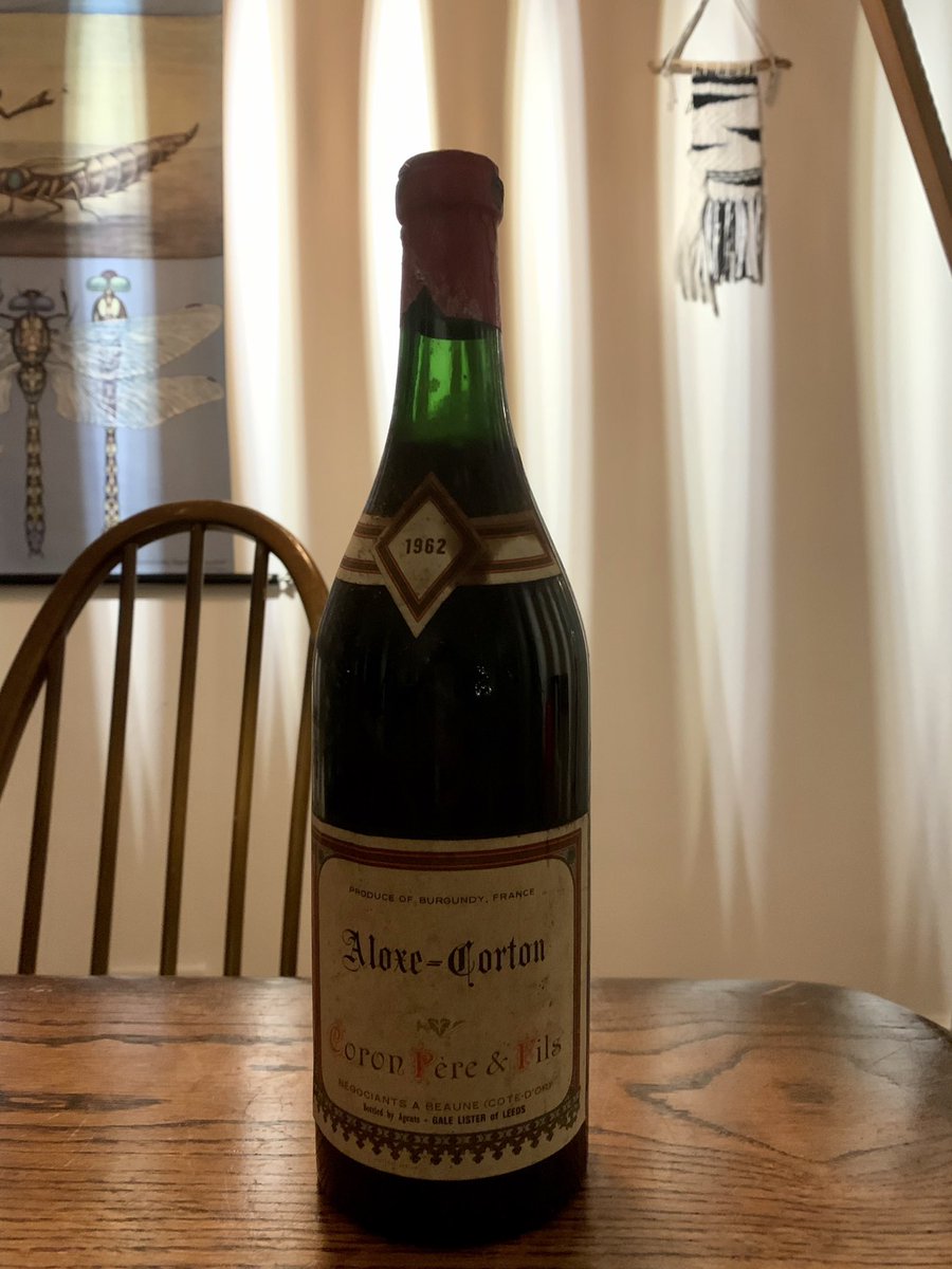 egan_wine's tweet photo. Pouring a lovely deep ‘62 Aloxe-Corton from Coron Père &amp; Fils this evening (perfect cork!). Just a hint of stink at the moment but seems to be blowing off nicely:-) https://t.co/8IVnmlWiBP