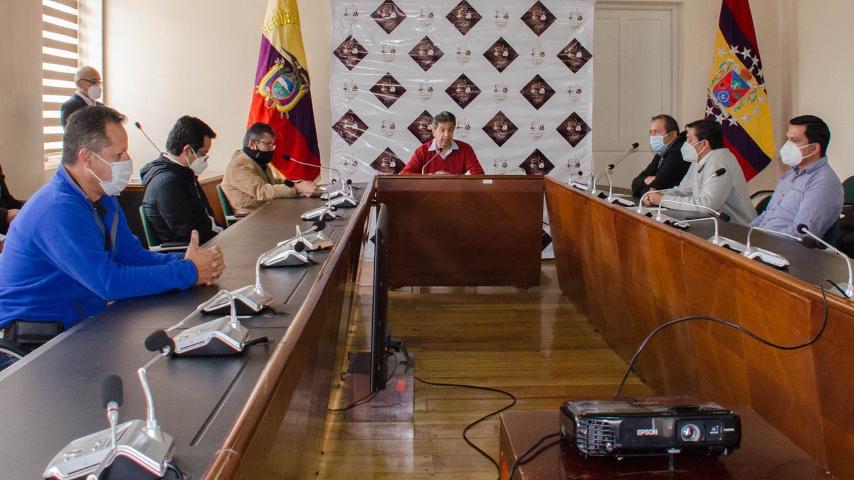 prefecturaloja's tweet photo. Mediante #RuedaDePrensa 🔴 Online, se dio a conocer los detalles de los eventos:
➡ #LojaSaborACafé2020 y 
➡ Resultados del Concurso Subasta #LoMejorDeLoja2020.

👉https://t.co/60zTlpSnEZ

#CaminoAlProgreso✔ https://t.co/ONxesXJaDv