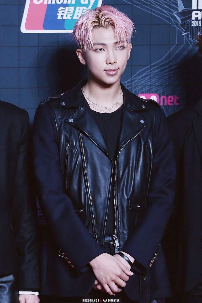 oml a bonus for namjoon wit the pink hair 