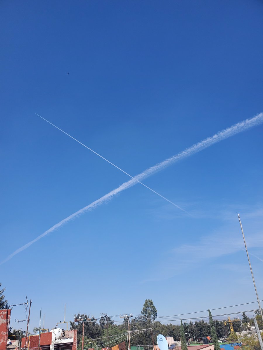 arieltenorio's tweet photo. A esto le llamo @SpaceX 🛩 https://t.co/zmVAfDBtP9