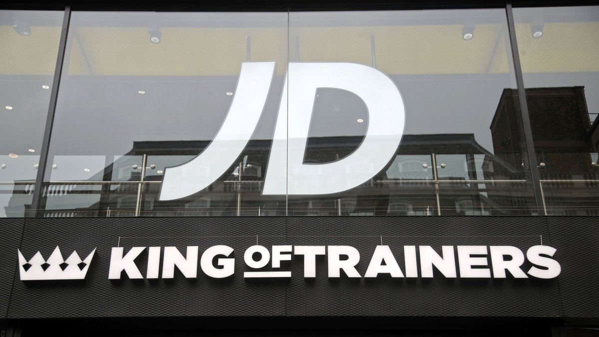 kubernan's tweet photo. Hello @JDSports @JDhelpteam @JDSportsFrance. Do you have a real #customerservice? Do you know what #customercare is? If not, dont hesitate to aks #amazon. https://t.co/TdVN36jv3q