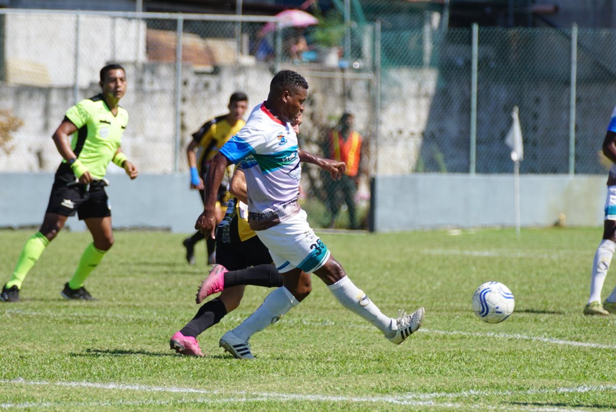 MarceMorales_g's tweet photo. Semifinal | Puerto San José 0-0 Aurora (Medio tiempo) #PrimeraDivision https://t.co/1nxldaQprj